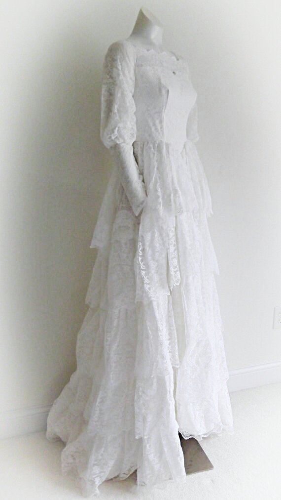 Vintage 50s five tiered lace wedding dress with small train and attach –  Glitterngoldvintage
