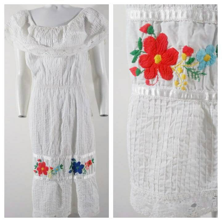 vintage Mexican crochet lace dress / Mexican wedding dress / embroider –  Glitterngoldvintage
