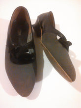 Load image into Gallery viewer, Cammeyer Low Heels // Grey and Black Leather Shoes // Mary Jane Bow shoes // Size 6