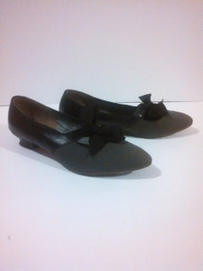 Cammeyer Low Heels // Grey and Black Leather Shoes // Mary Jane Bow shoes // Size 6