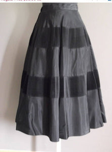 40s 50s Rayon skirt / Wet look and micro pleats / 50s Rockabilly skirt  / GlitterNGoldVintage