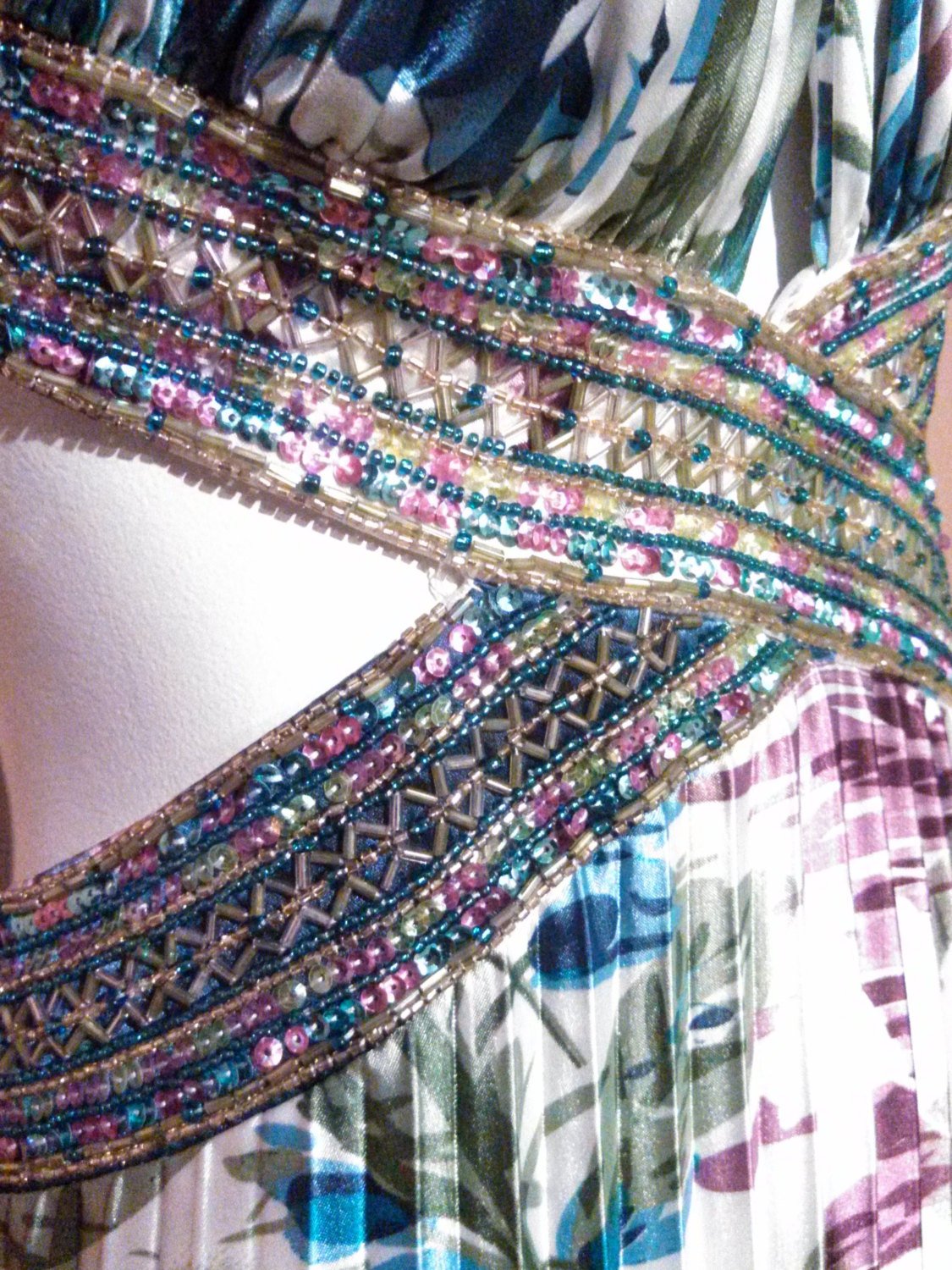 Vintage 90s halter beaded and pleated dress by Dave & Johnny / Maxi le Glitterngoldvintage Vintage 90s halter beaded and pleated dress by Dave & Johnny / Maxi le Glitterngoldvintage