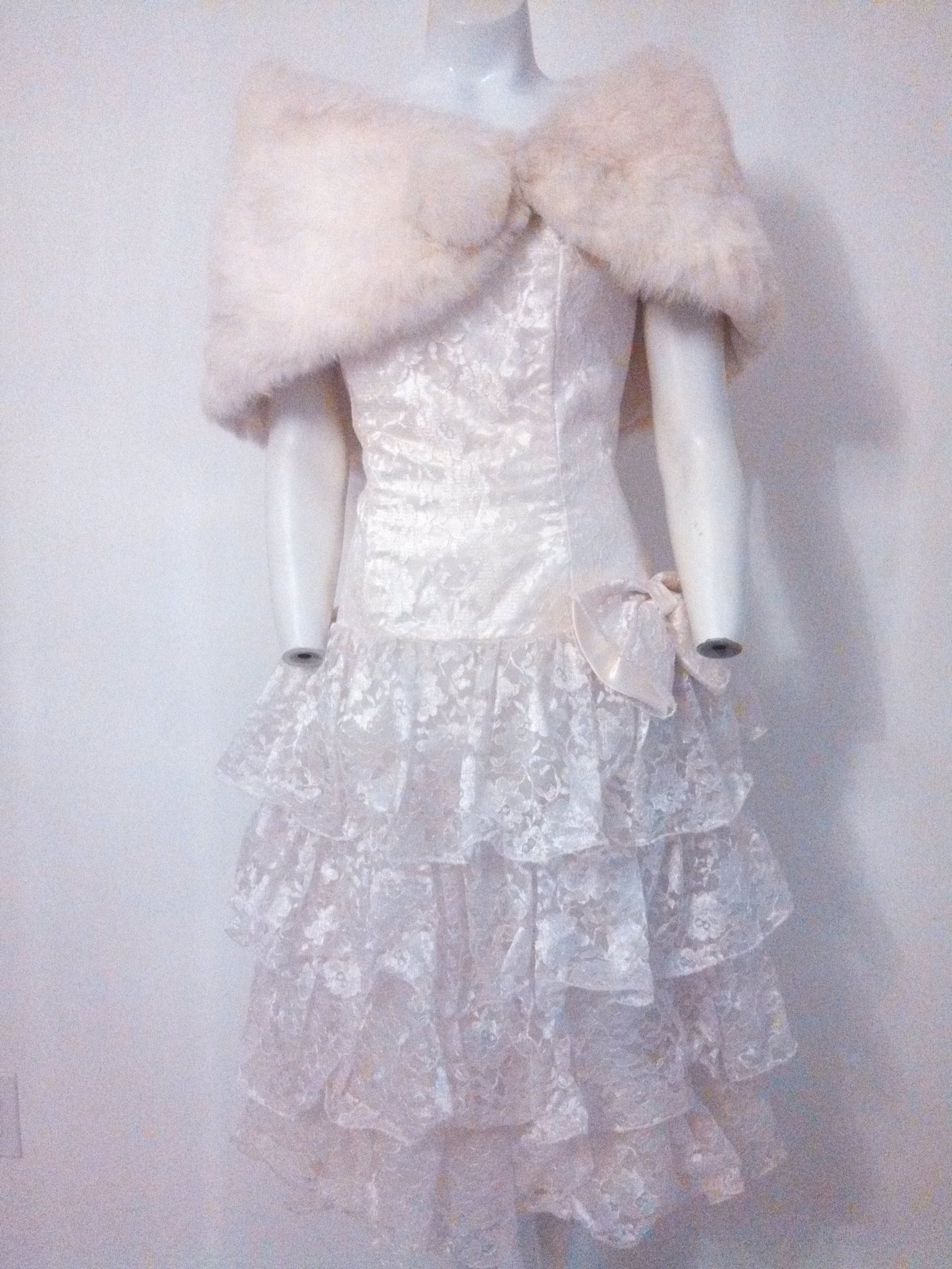 80s Party Dress / 80s Prom Gown Dress / 80s Lace Ruffles bow dress / 8 Glitterngoldvintage 80s Party Dress / 80s Prom Gown Dress / 80s Lace Ruffles bow dress / 8 Glitterngoldvintage