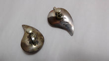 Load image into Gallery viewer, Vintage 40s Mexican Sterling Silver Earrings / 1940s Hecho in Mexico Signed JV / Tigers Cats Eye Stone / Tear Drop Yin Yang shape Earrings