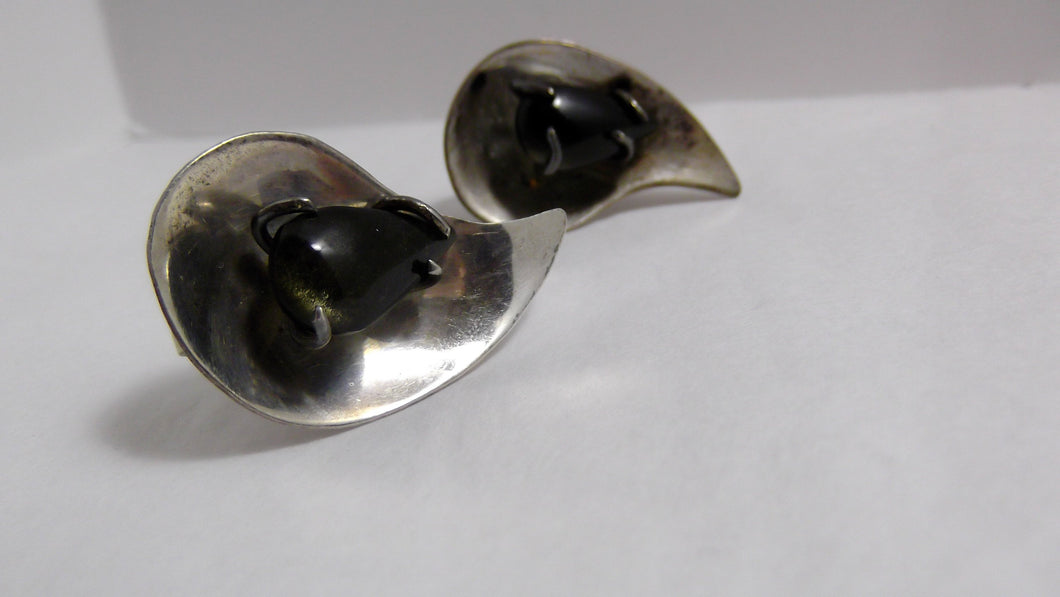 Vintage 40s Mexican Sterling Silver Earrings / 1940s Hecho in Mexico Signed JV / Tigers Cats Eye Stone / Tear Drop Yin Yang shape Earrings