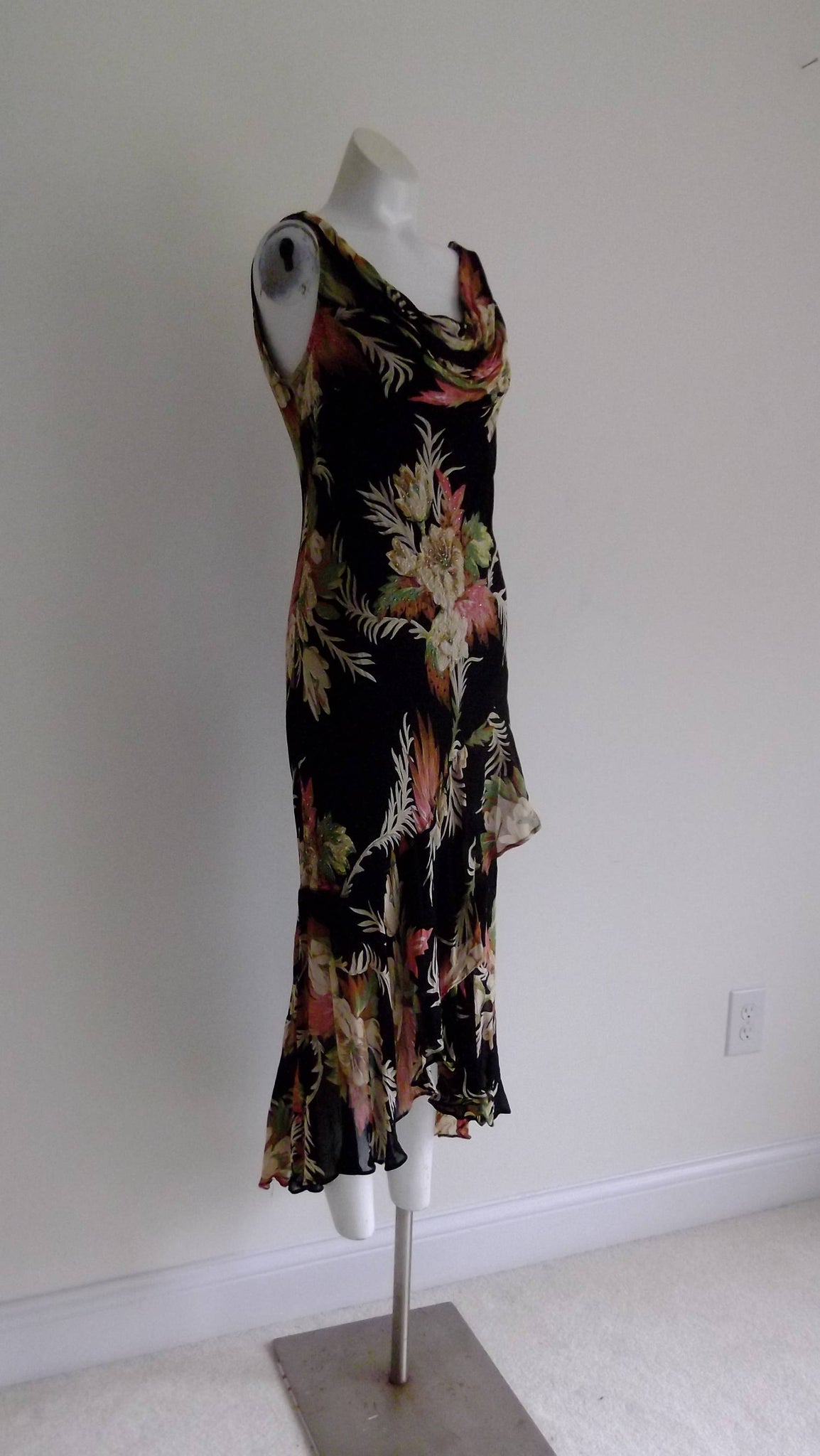 90s prom dress grunge 90s and early 2000s dresses. #vintagedresscollection #90sdresses #whimsigothic #vintagepromdresses #gothdress #vampy #2000sdress #gothprom #gothformalwear #formaldress #gowns