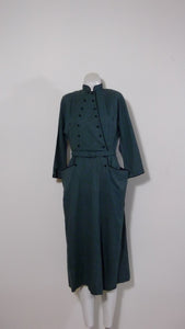 1940s hunter green light wool dress / exaggerated pockets / double breasted ball button front / high collar dress