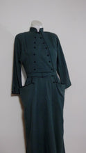 Load image into Gallery viewer, 1940s hunter green light wool dress / exaggerated pockets / double breasted ball button front / high collar dress