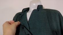 Load image into Gallery viewer, 1940s hunter green light wool dress / exaggerated pockets / double breasted ball button front / high collar dress