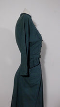 Load image into Gallery viewer, 1940s hunter green light wool dress / exaggerated pockets / double breasted ball button front / high collar dress