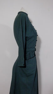 1940s hunter green light wool dress / exaggerated pockets / double breasted ball button front / high collar dress