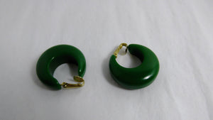 vintage bakelite hoop earrings / green bakelite earrings / Vintage spring green earrings / GlitterNGoldVintage