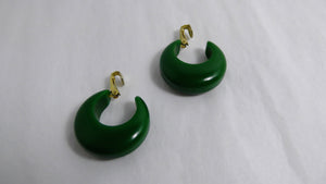 vintage bakelite hoop earrings / green bakelite earrings / Vintage spring green earrings / GlitterNGoldVintage