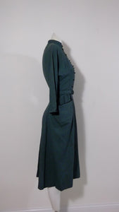 1940s hunter green light wool dress / exaggerated pockets / double breasted ball button front / high collar dress