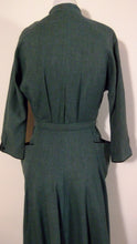 Load image into Gallery viewer, 1940s hunter green light wool dress / exaggerated pockets / double breasted ball button front / high collar dress