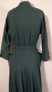 1940s hunter green light wool dress / exaggerated pockets / double breasted ball button front / high collar dress