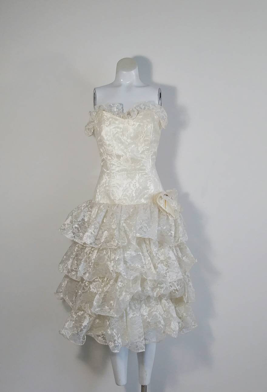 80s Party Dress / 80s Prom Gown Dress / 80s Lace Ruffles bow dress / 8 Glitterngoldvintage 80s Party Dress / 80s Prom Gown Dress / 80s Lace Ruffles bow dress / 8 Glitterngoldvintage