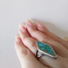 Load image into Gallery viewer, Vintage sterling silver and turquoise boho 70s ring - Signed marked Artist JR