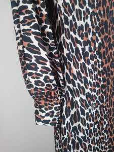 Vintage Vanity Fair Dressing Gown Robe / Vanity Fair night gown cover up / Nylon Gown / vintage leopard dress