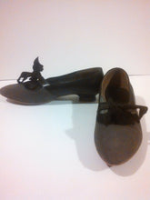 Load image into Gallery viewer, Cammeyer Low Heels // Grey and Black Leather Shoes // Mary Jane Bow shoes // Size 6