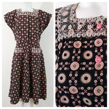 Load image into Gallery viewer, Vintage 40s 50s pink button dress / 50s novelty print dress / 50s Fruit of the Loom / cotton day dress / 50s spring / Glitterngoldvintage