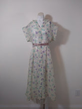 Load image into Gallery viewer, 1950s sheer flower dress // 50s purple flower dress // 50s seersucker dress // Size Large