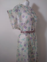 Load image into Gallery viewer, 1950s sheer flower dress // 50s purple flower dress // 50s seersucker dress // Size Large