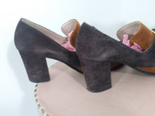 Load image into Gallery viewer, 60s 70s Bandolinos suede buckle Mod shoes made in Italy