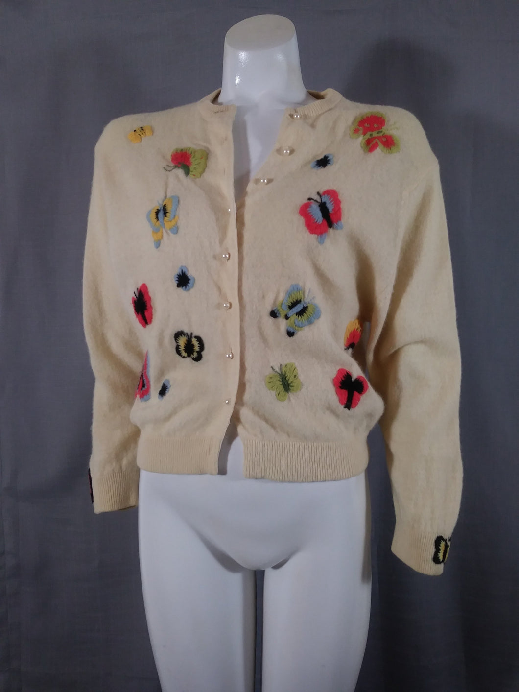 Vintage 50s Cardigan Sweater  / Vintage 50s butterfly cardigan / 50s cardigan sweater / embroidered butterfly sweater / GlitterNgoldVintage